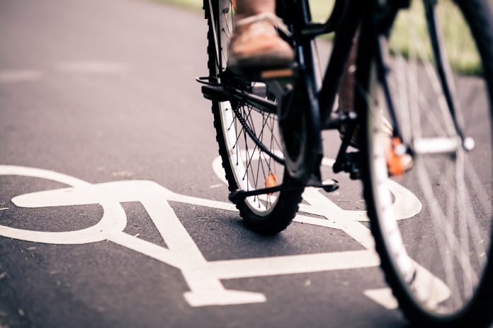 andare in bici aiuta a dimagrire e previene le malattie cardiovascolari