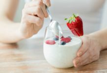 Dieta dello yogurt: come funziona, quanti chili si perdono e menu di esempio