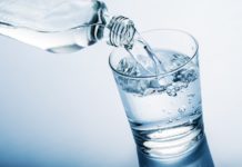 Acqua Minerale: gli Italiani consumano più acqua gassata che liscia