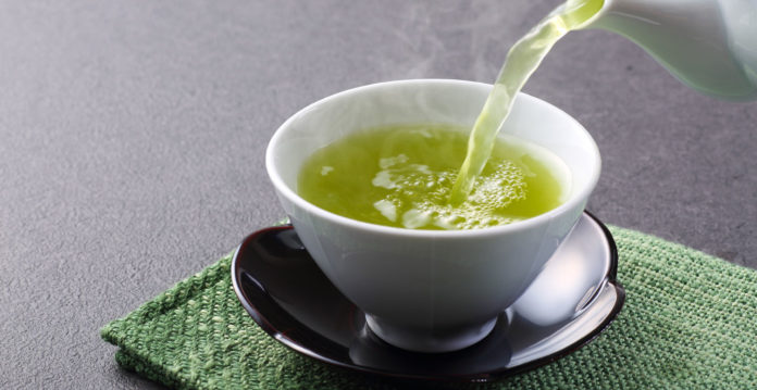 Tè Verde: consumare infusi fa bene alla salute, attenzione se assumete integratori