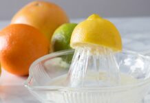 Spremuta di limone: che cos’è, proprietà, benefici, valori nutrizionali e controindicazioni