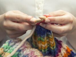 Knitting Therapy che cos'è? A cosa serve, come si pratica, benefici e che attrezzatura serve